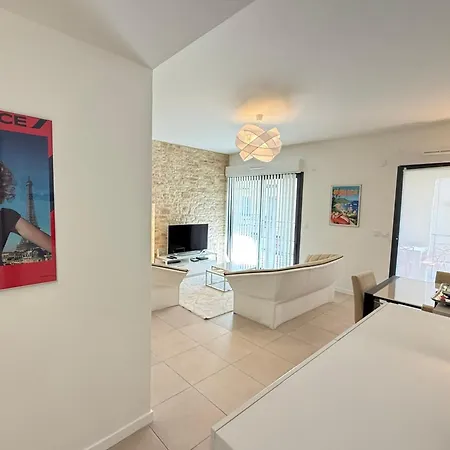 Апартаменты Superb For 4 Sea View & Terrace Private Parking *